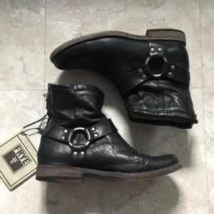 Frye women’s Phillips harness boots short